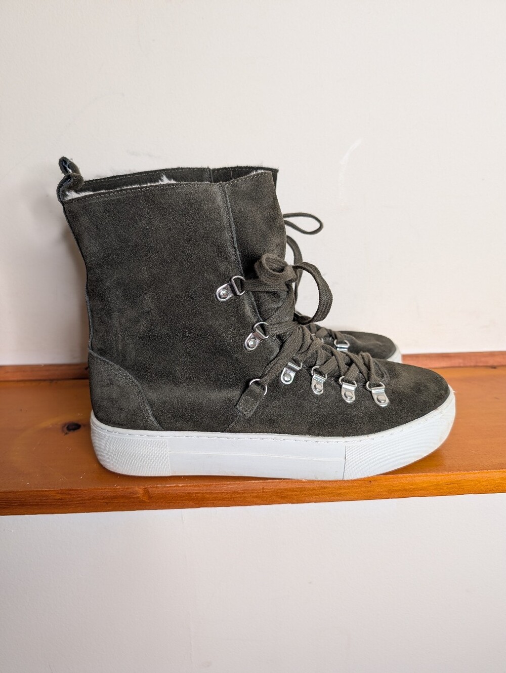Renvy Suede Hiker Sneaker Boots 7.5 Olive Green Faux Fur Lined Lace Up Anthro